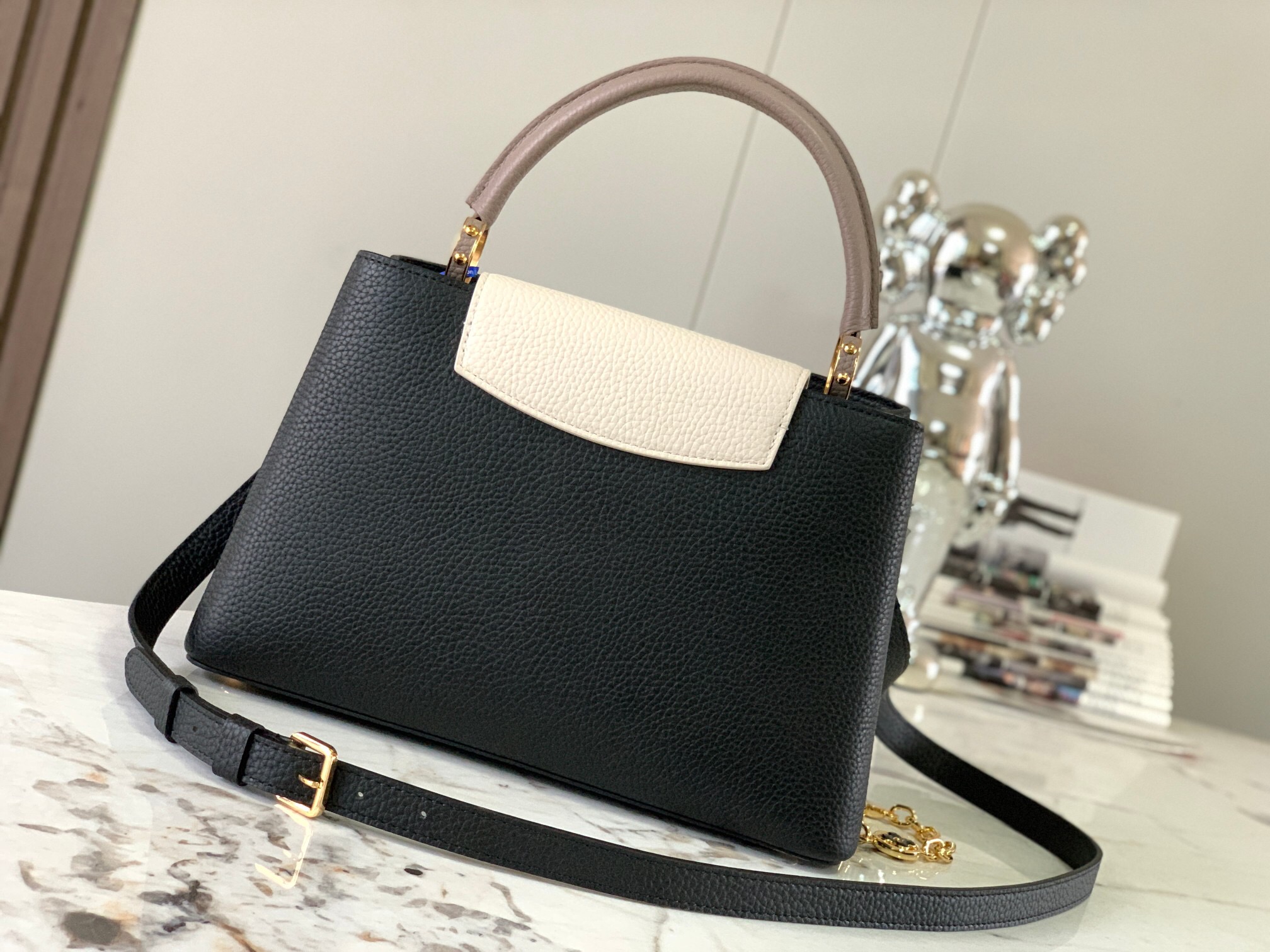 Replica Louis Vuitton Capucines MM LV Bag Black / Galet Gray