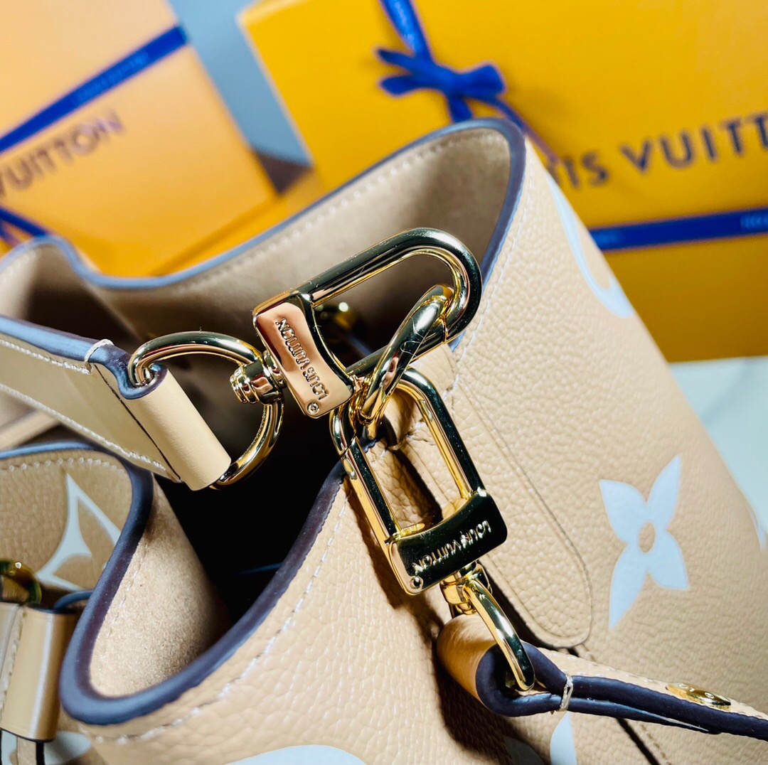 Louis Vuitton Crafty Alma PM Bag in 2023