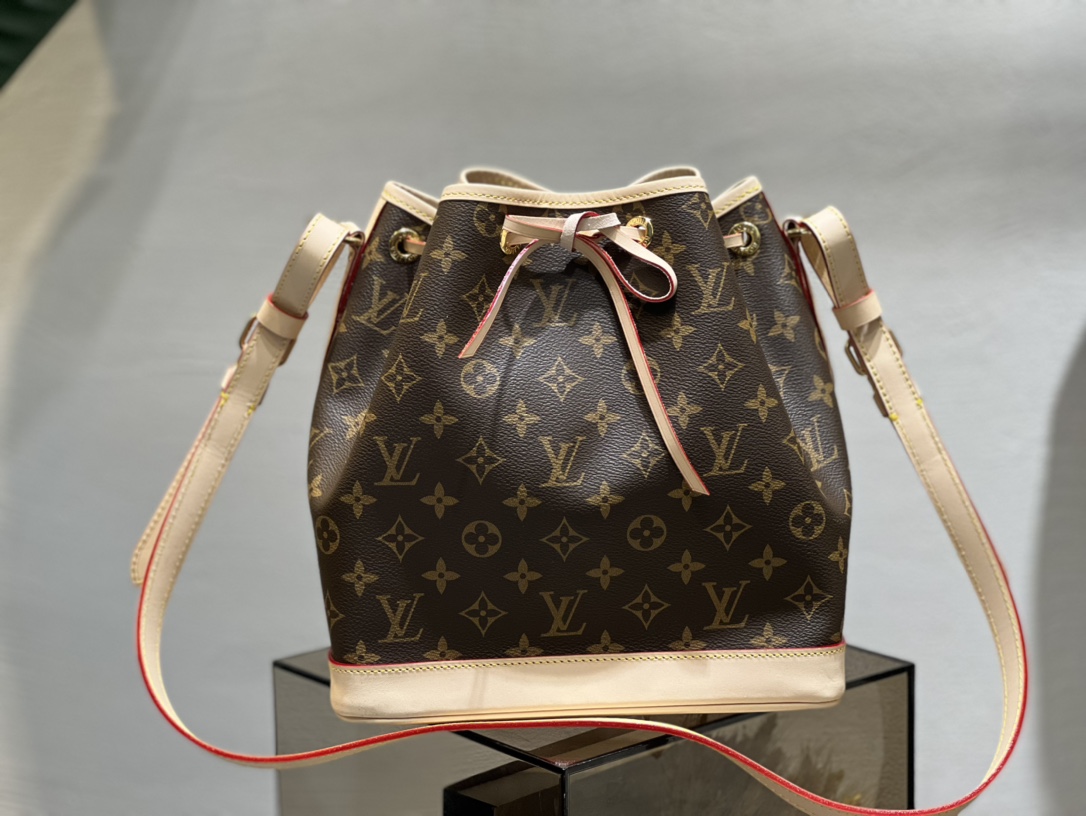 Louis Vuitton Prune Leather Lockme Bucket Bag Louis Vuitton