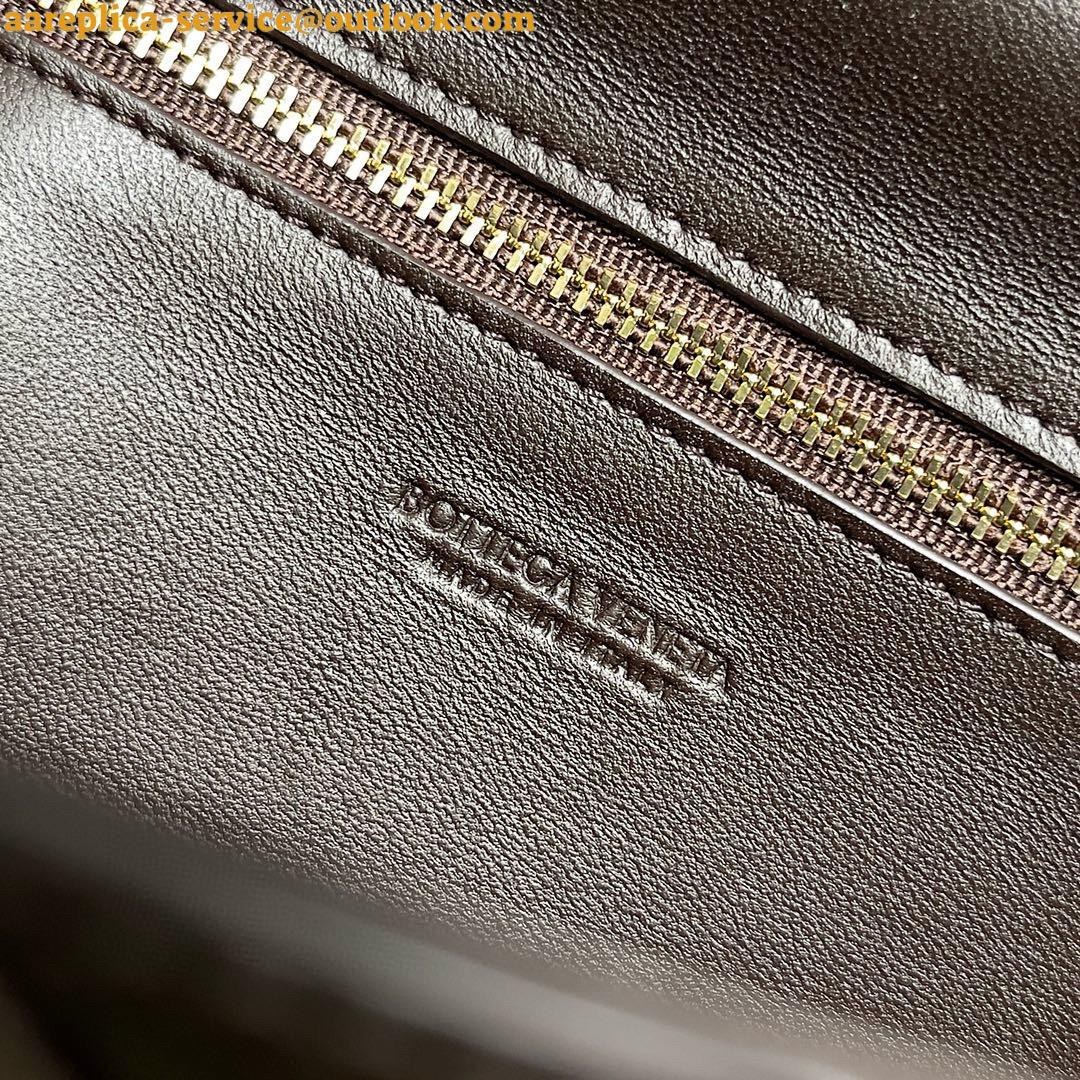 Replica Bottega Veneta Andiamo Clutch with Handle in Fondant Intrecciato Lambskin 11 Replica Bottega Veneta Andiamo Clutch with Handle in Fondant Intrecciato Lambskin 11