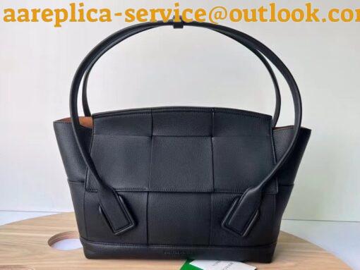 Replica Bottega Veneta Arco Medium Bag In Black Grained Leather 5