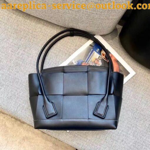 Replica Bottega Veneta Arco Medium Bag In Black Intrecciato Calfskin 6