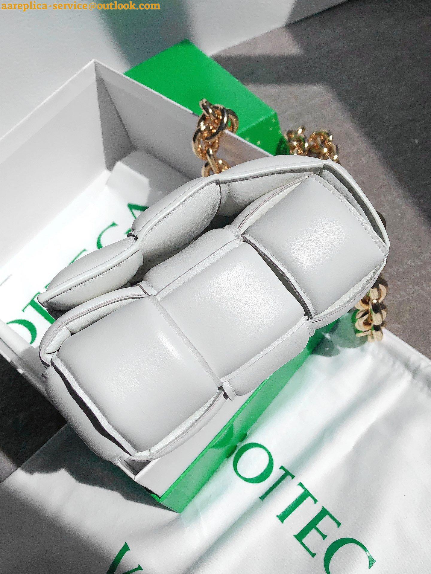 Replica Bottega Veneta Chain Cassette Bag In White Intrecciato Lambskin Replica Bottega Veneta Chain Cassette Bag In White Intrecciato Lambskin
